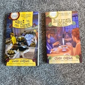 Coffeehouse Mysteries Cleo Coyle Books 12 Holiday Buzz & 17 Shot in the Dark NEW